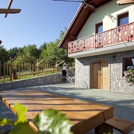Vineyard Cottage Lustek Ново Место Екстериор снимка