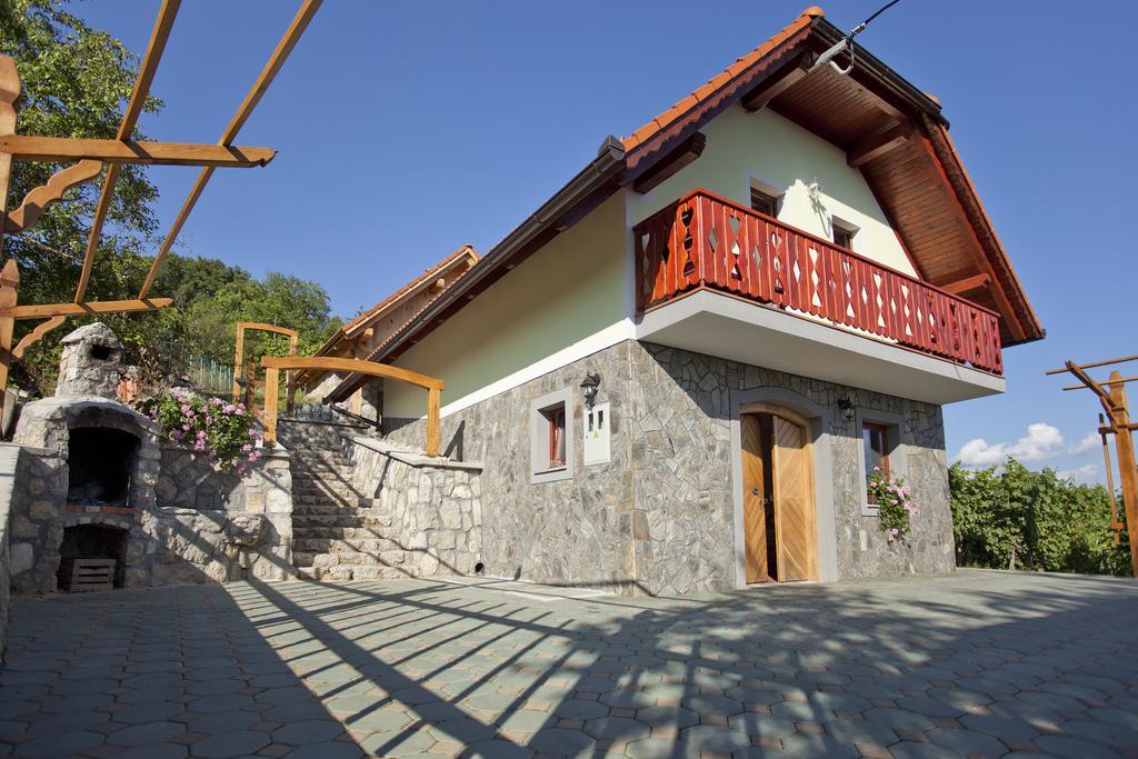 Vineyard Cottage Lustek Ново Место Екстериор снимка