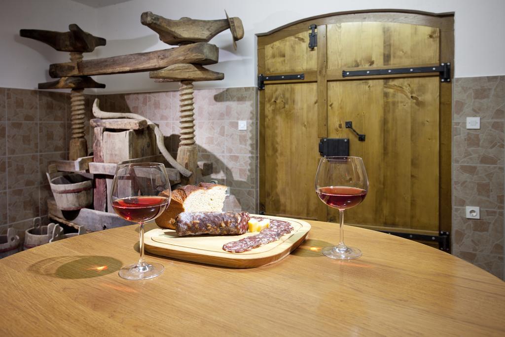 Vineyard Cottage Lustek Ново Место Стая снимка