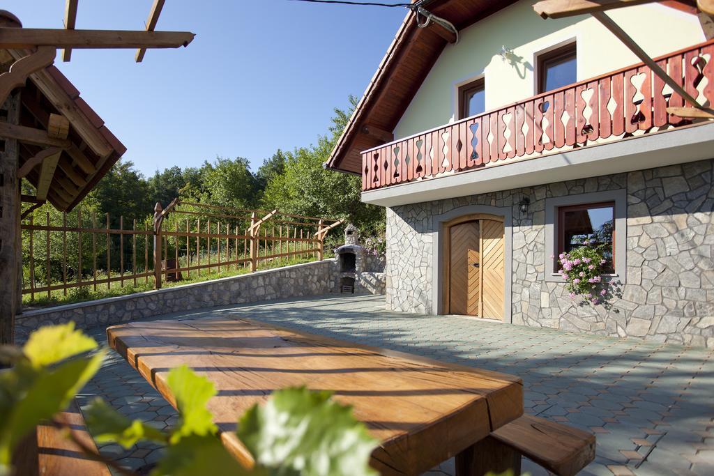 Vineyard Cottage Lustek Ново Место Екстериор снимка