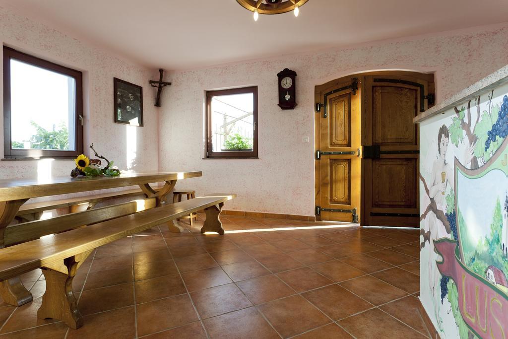 Vineyard Cottage Lustek Ново Место Стая снимка
