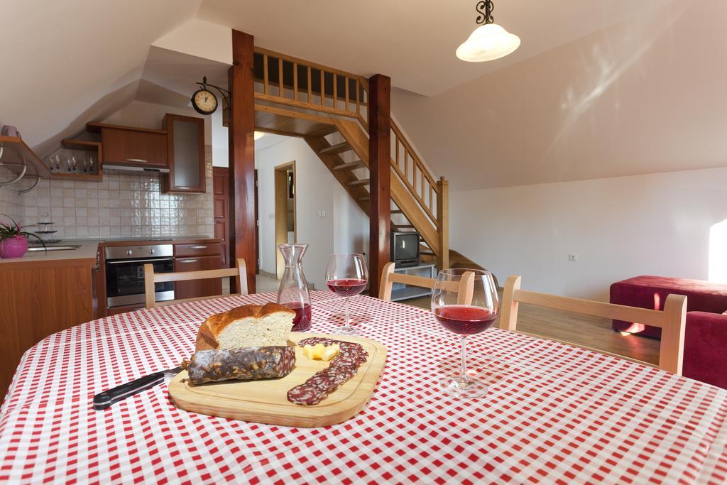 Vineyard Cottage Lustek Ново Место Стая снимка