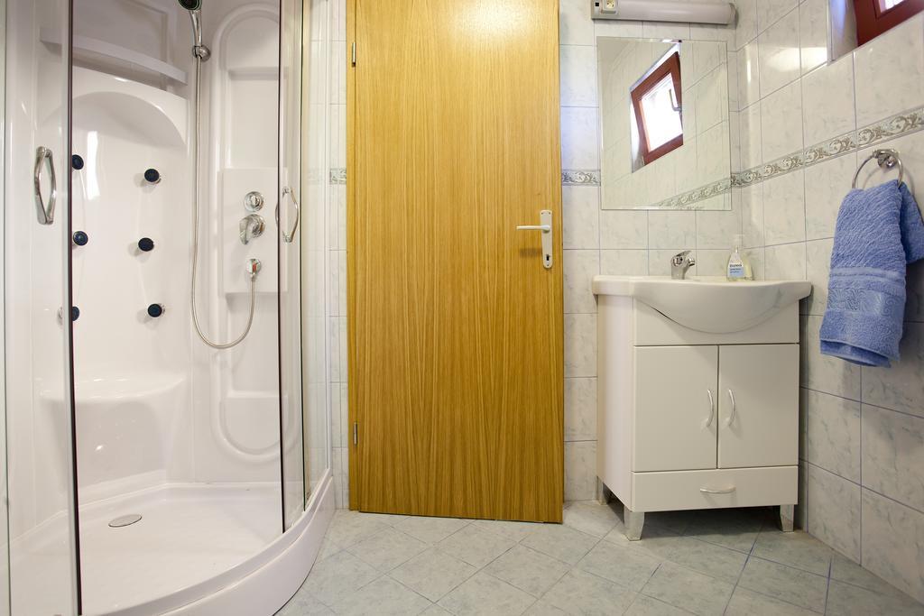 Vineyard Cottage Lustek Ново Место Стая снимка