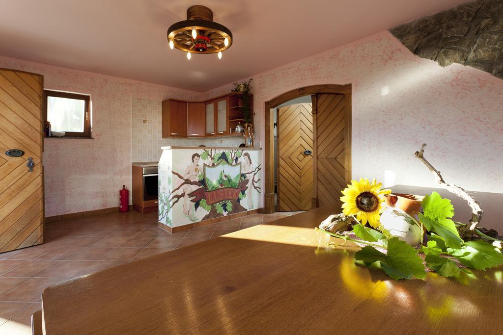 Vineyard Cottage Lustek Ново Место Стая снимка